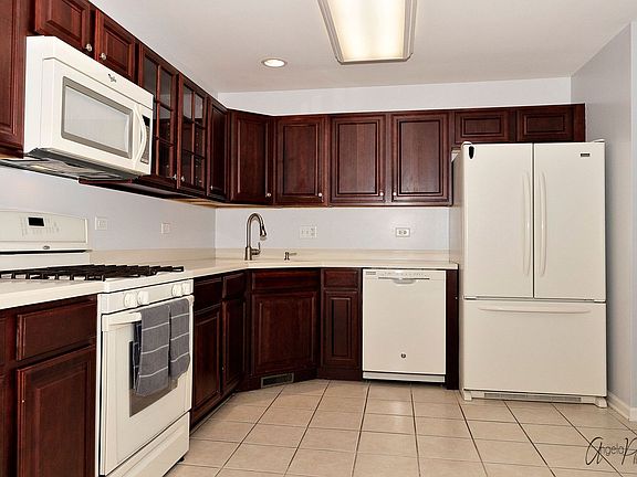 4th image of 627 Crystal Springs Ct