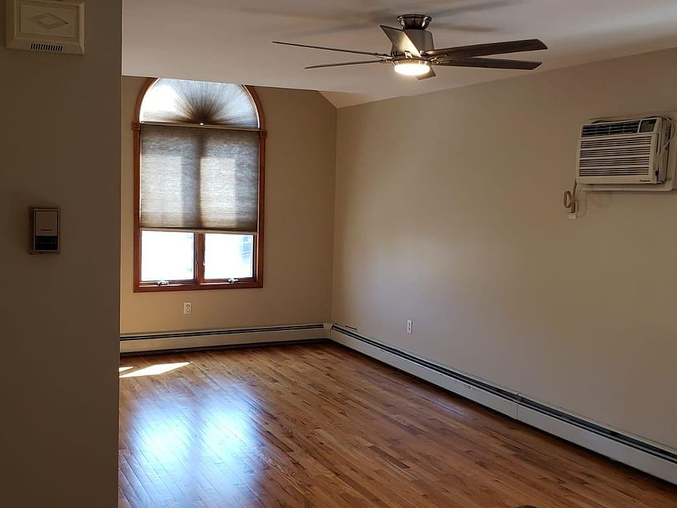1st image of 15 Joyce Ln