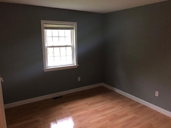3rd image of 51 Larkspur St