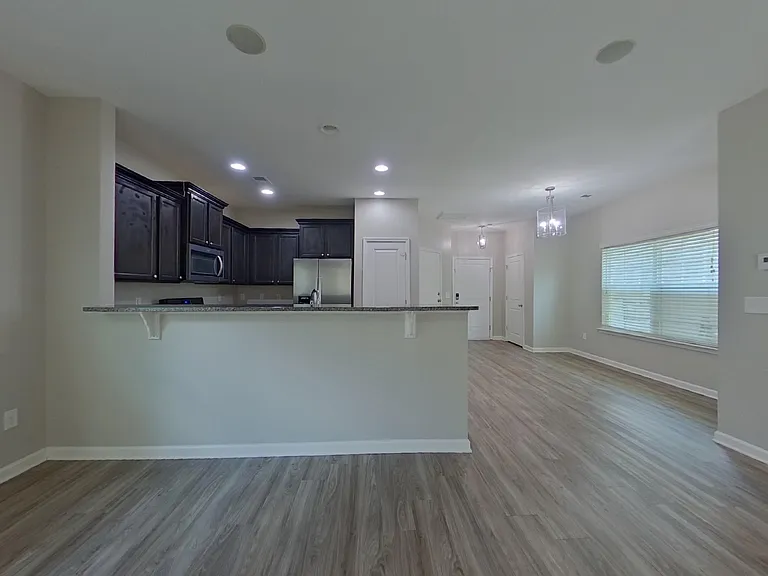 423 Lanyard Ln — Photo 2