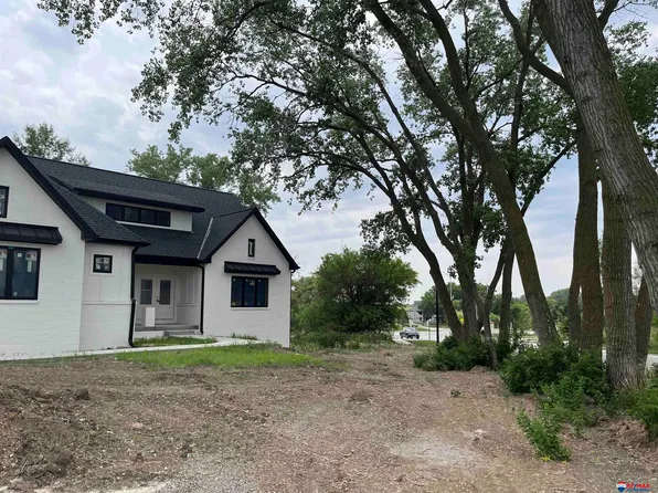 9301 Hillcrest Trl, Lincoln, NE 68520