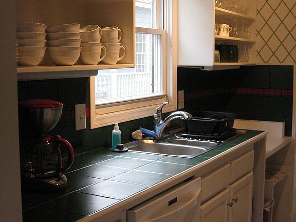 Left side kitchen (from dining room)