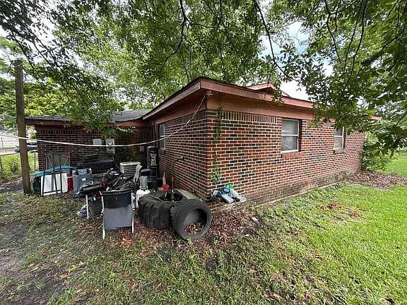 5th image of 504 Lott St