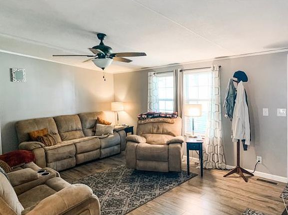4th image of 150 Miller Dr