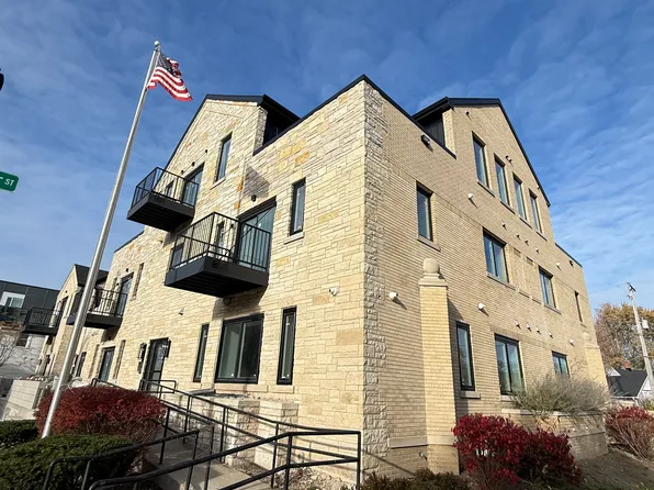 2480 S Kinnickinnic Ave, Milwaukee, WI