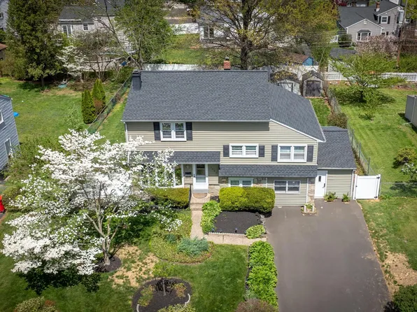 1023 Victoria Rd, Warminster, PA 18974