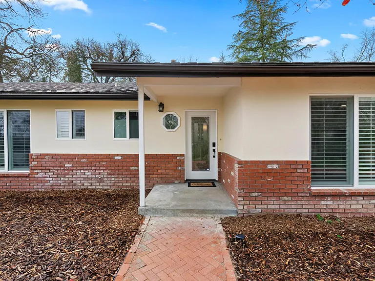 434 Fairview Ln — Photo 25