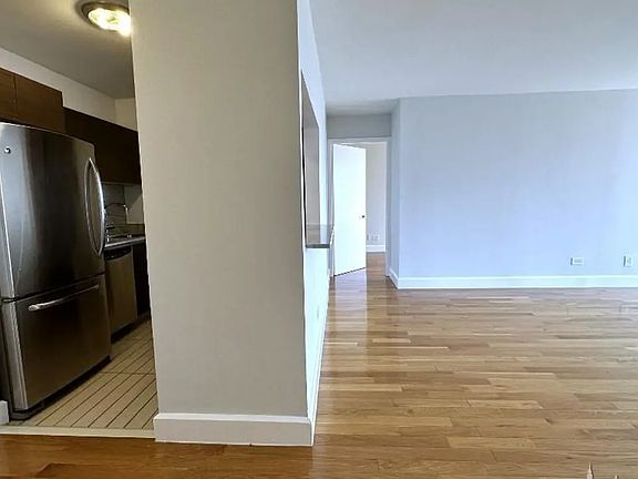4th image of 2601 W 48th St