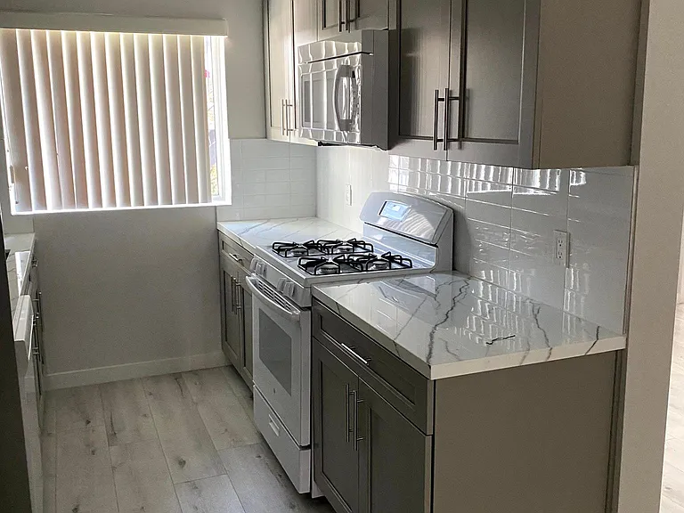 11775 Gateway Blvd #8 — Photo 17
