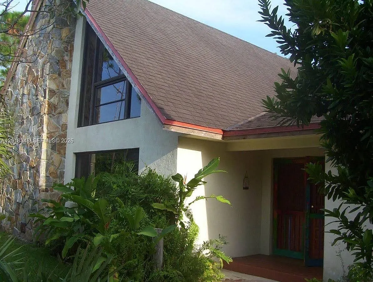 3 bed, 2.0 bath, 3091 sqft, $3,300 — Photo 1