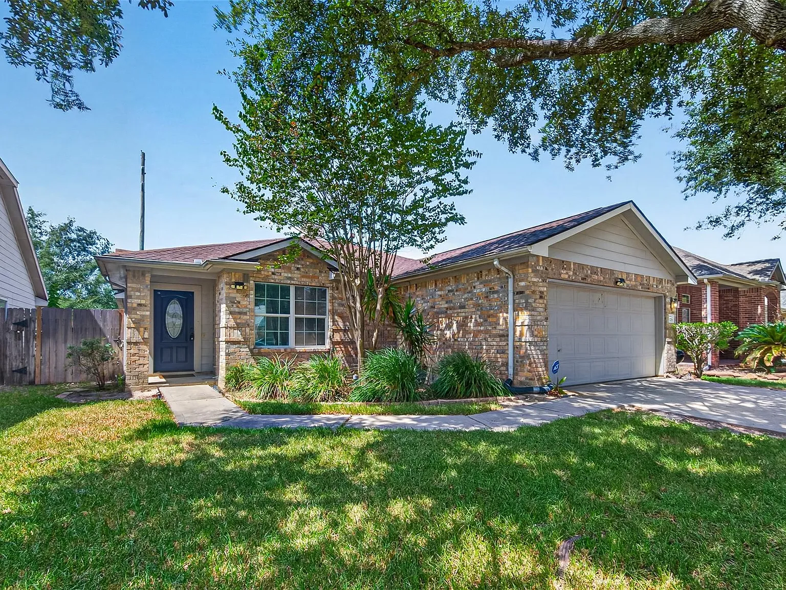3 bed, 2.0 bath, 1738 sqft, $1,900 — Photo 2