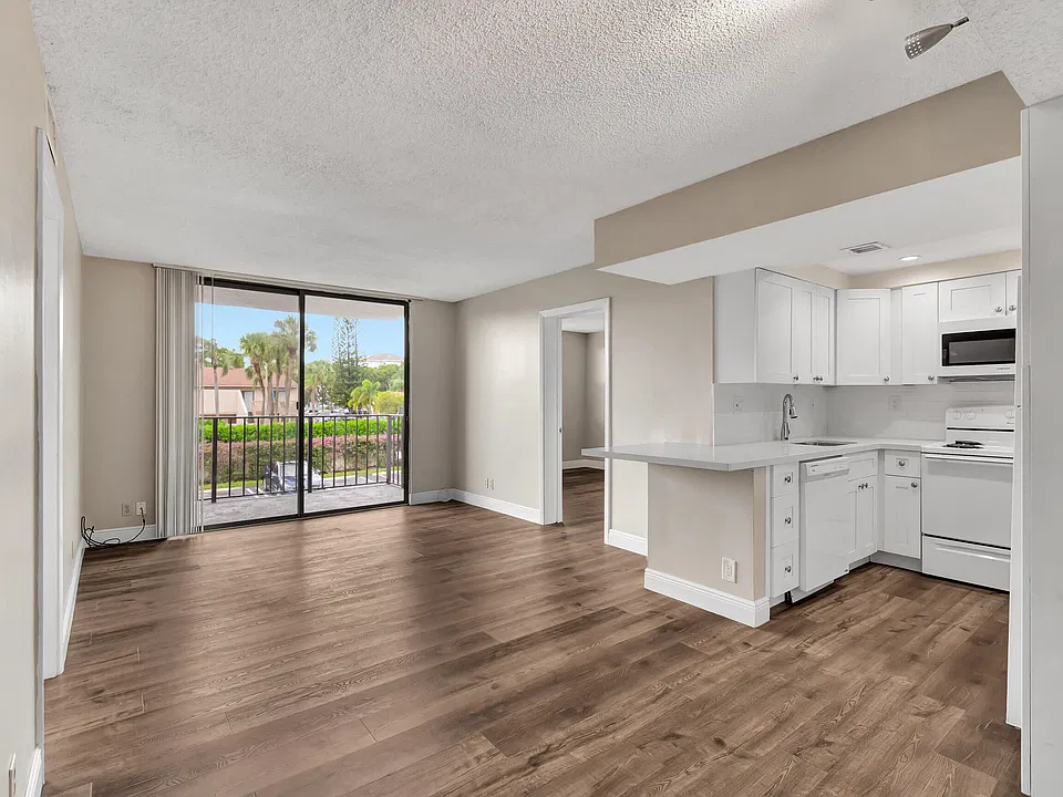 706 Executive Center Dr #26