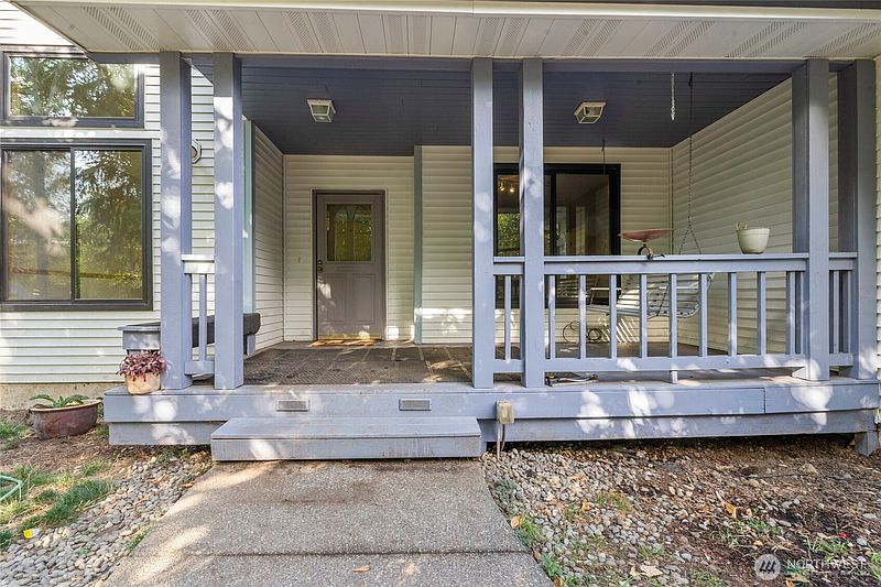 5th image of 7601 Earling Street NE