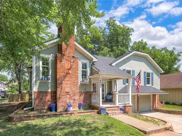14001 S Tomahawk Dr, Olathe, KS 66062