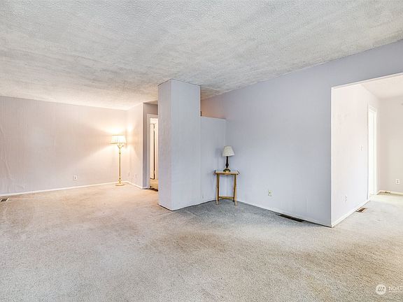 5th image of 10404 Brook Lane SW