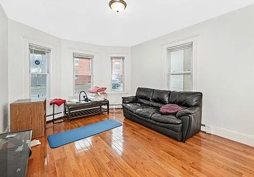 3 bed, 1200 sqft, $2,900 — Photo 3