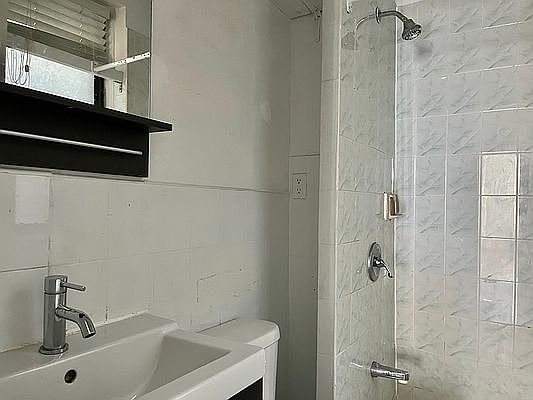 5th image of 54 Henry St APT 8
