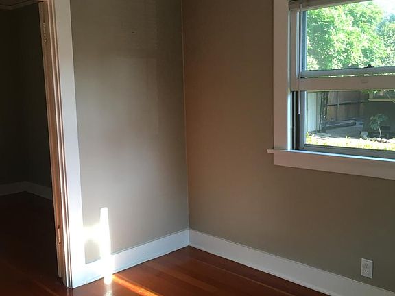 4th image of 319 1/2 Wildrose Ave