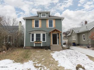 451 Briarwood Ave SE, East Grand Rapids, MI 49506