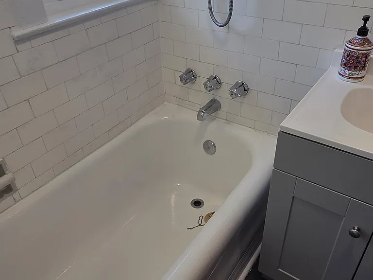 2201 Bashford Manor Ln — Photo 30