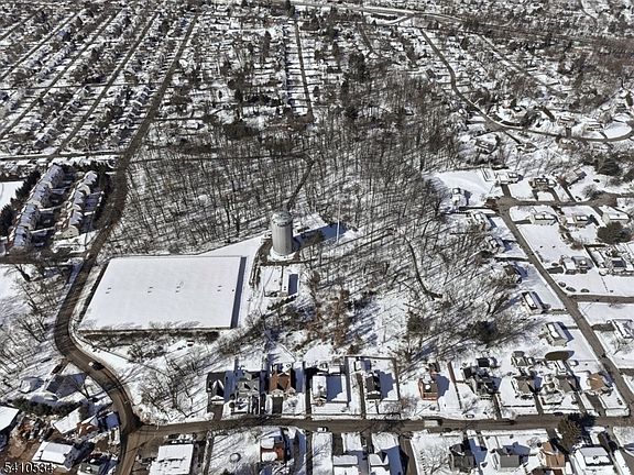 3rd image of 401 Acacia Rd