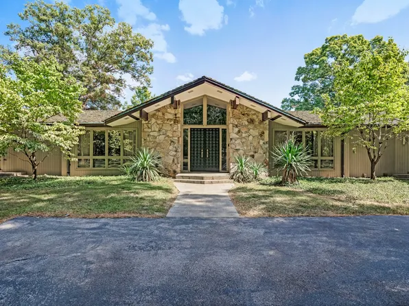 215 Hickory Ln, Smithville, TN 37166