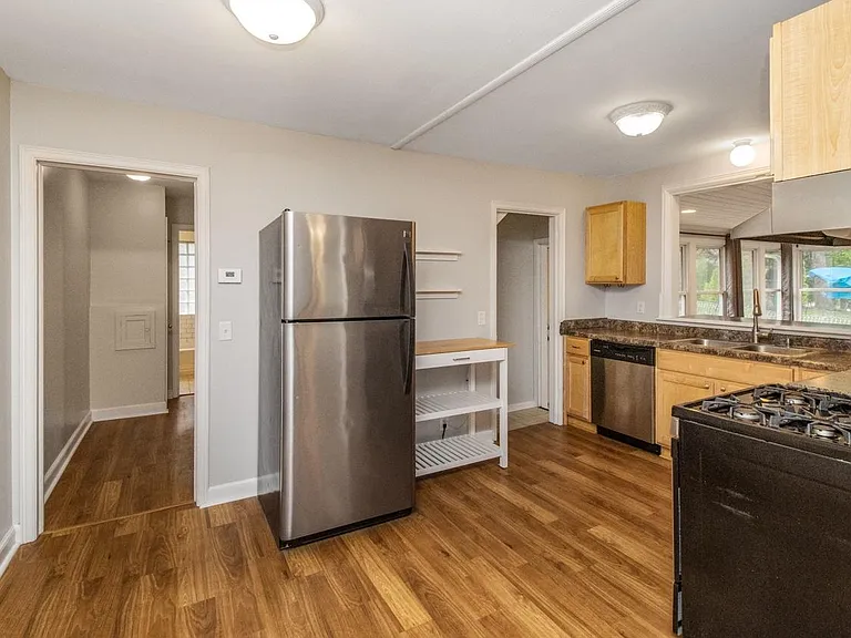 1415 Lake St NE — Photo 4