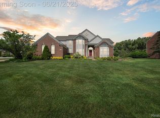 11201 Fellows Creek Dr, Plymouth, MI 48170