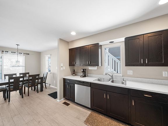 4th image of 401 24th St #A