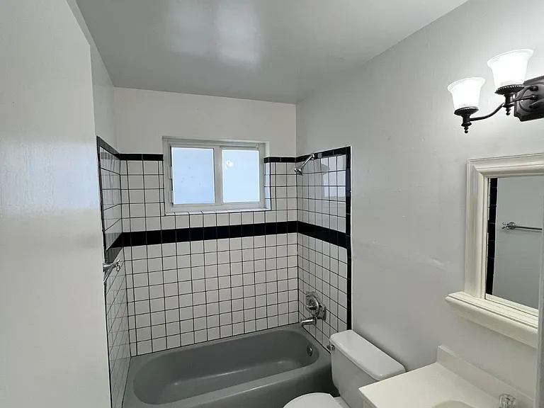 2533 NW 33rd St — Photo 11