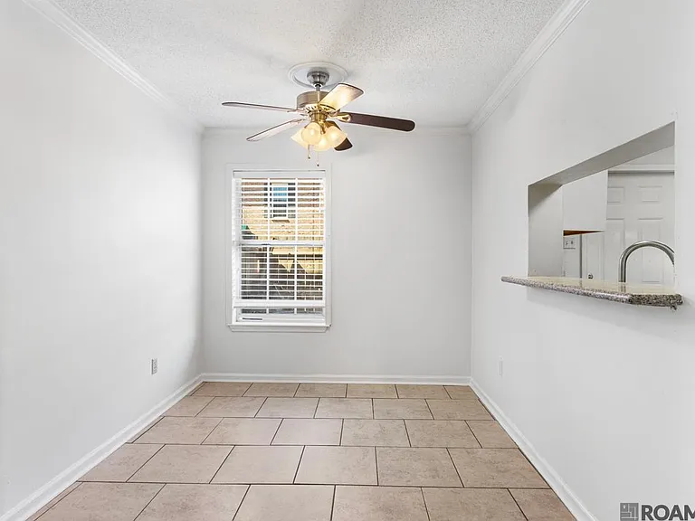 4624 Parkoaks Dr #11 — Photo 4