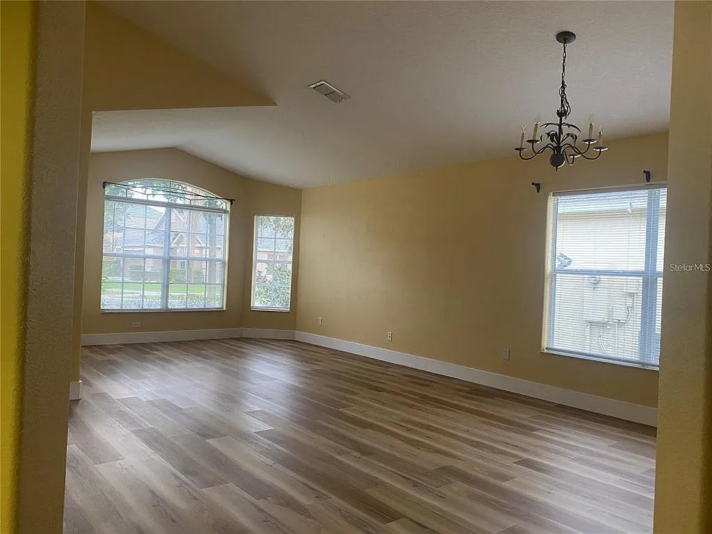 4 bed, 2.0 bath, 2085 sqft, $2,700 — Photo 4