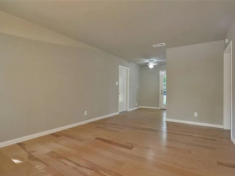 1408 Broadmoor Dr — Photo 2