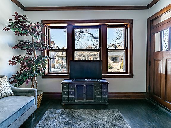 4th image of 2319 Cuyler Ave