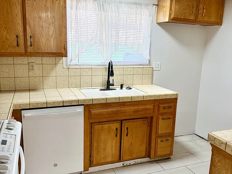 3636 W Tulare Ave — Photo 13