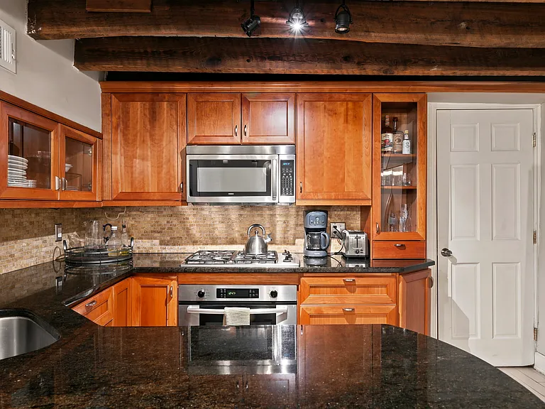 308 Pemberton St — Photo 11