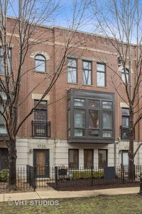 1725 W Surf St, Chicago, IL, 60657