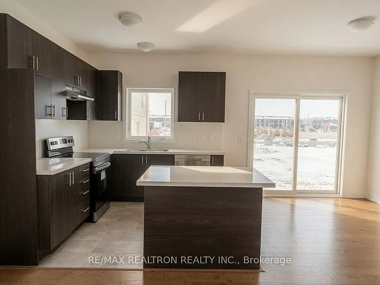 36 Westwood Ave — Photo 2