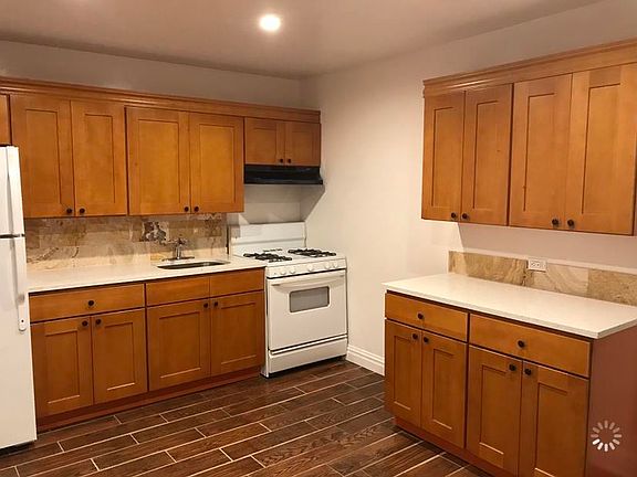 3rd image of 50-52 Isabella Ave