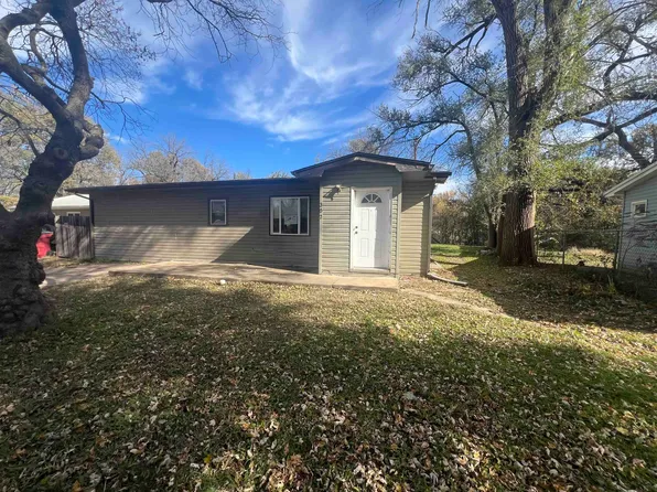 302 S Stewart Dr, Haysville, KS 67060