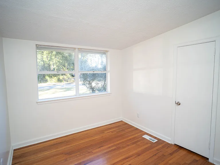 700 16th Ave — Photo 11