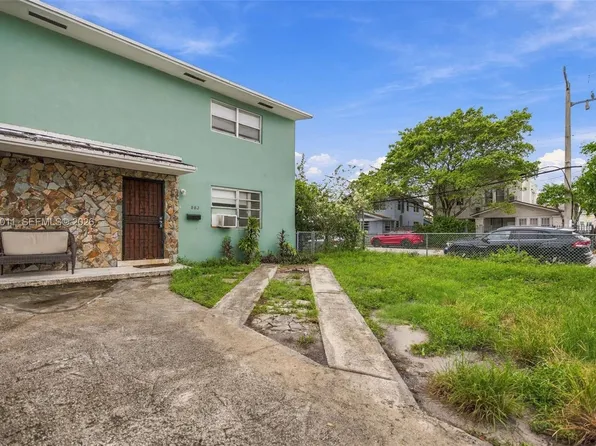 882 NW 2nd St, Miami, FL 33128