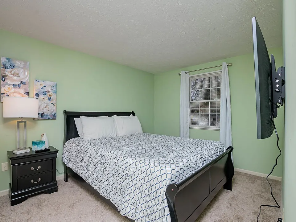1387 Firethorne Dr