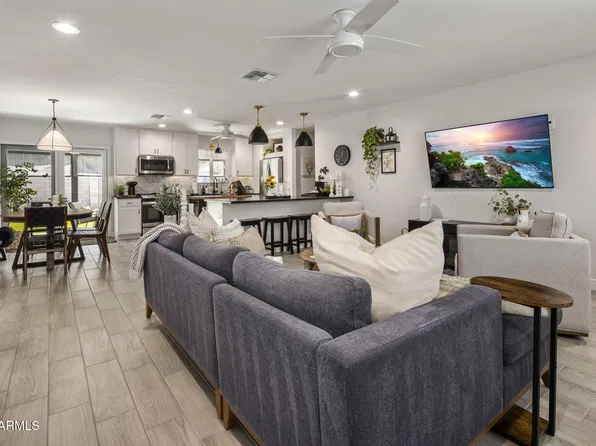 2301 E WHITTON Avenue, Phoenix, AZ 85016
