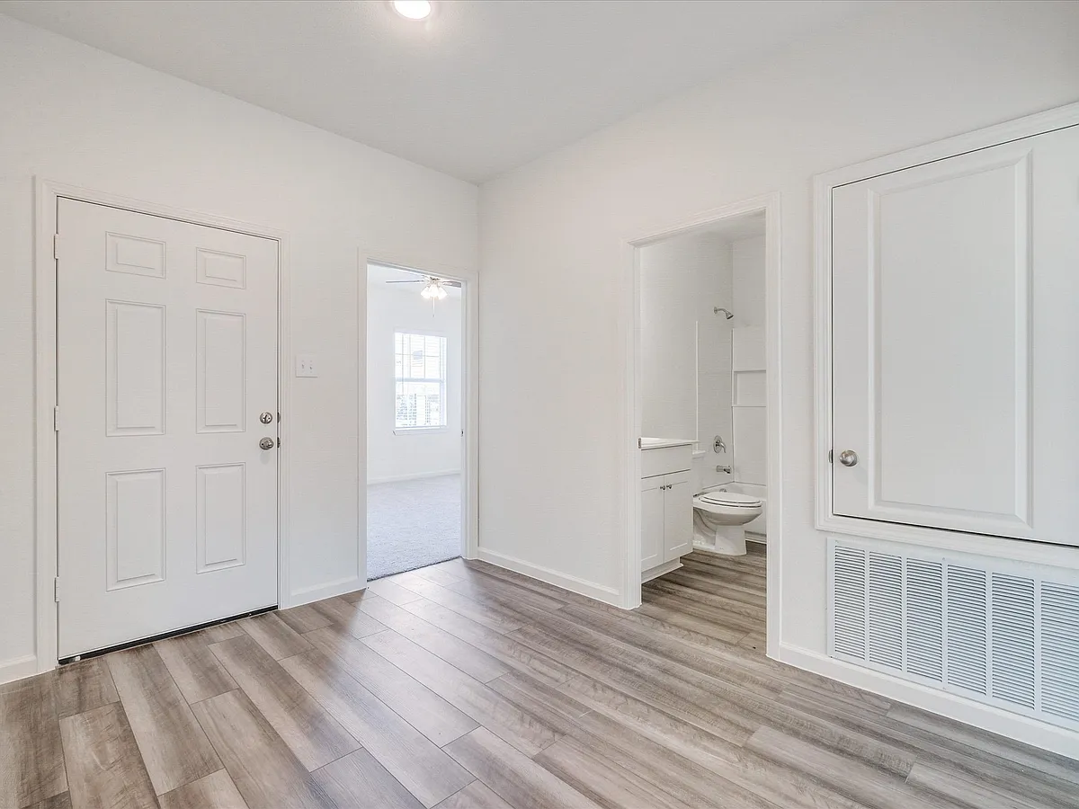 Building Photo - 1553 Shadow Hawk Dr