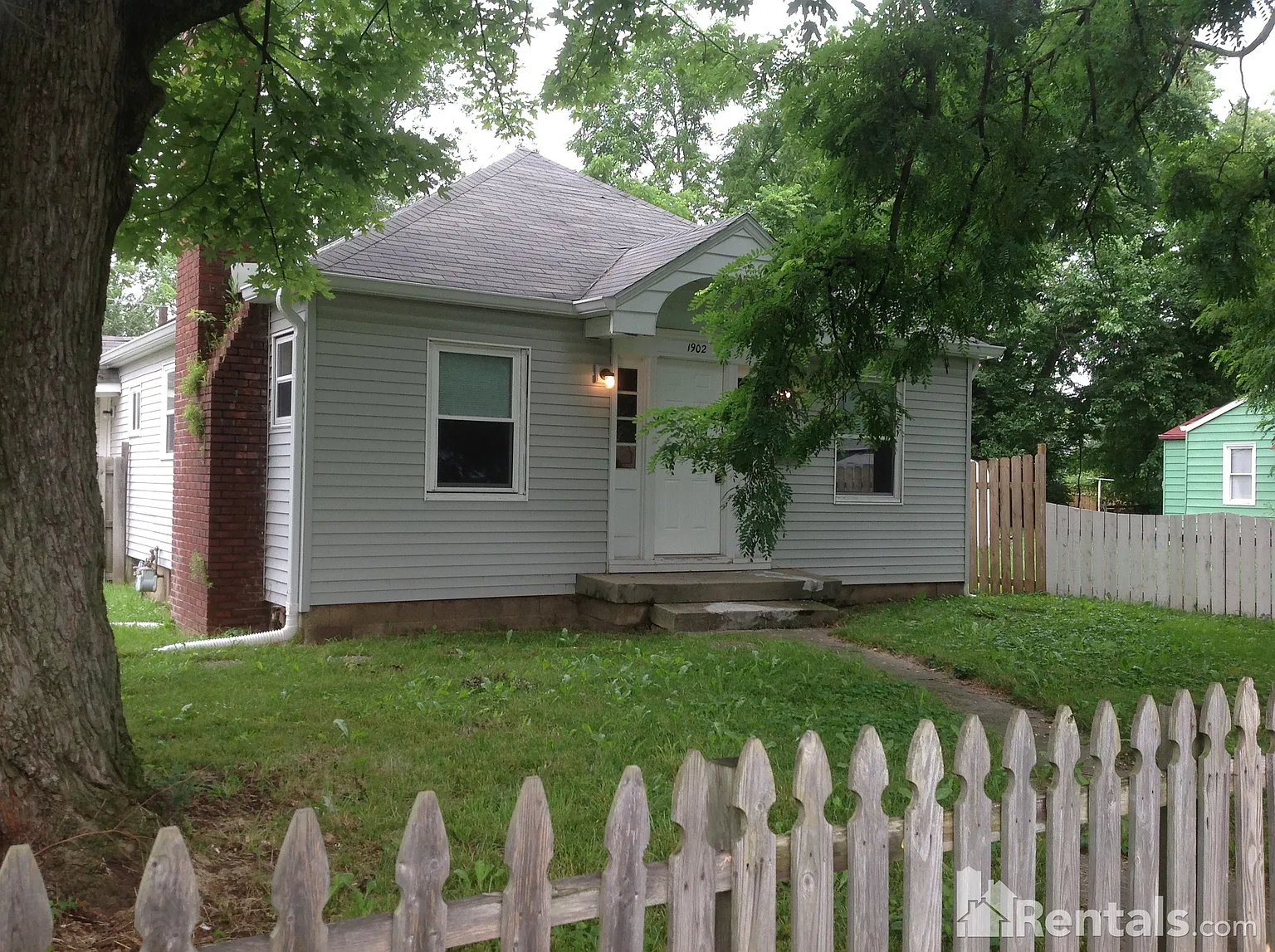 1902 Winfield Ave photo 1