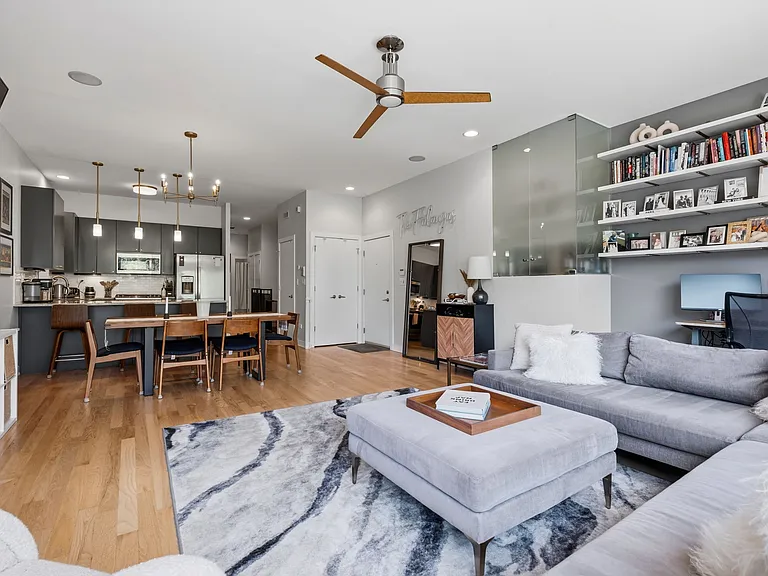 2864 W Lyndale St #2W — Photo 2