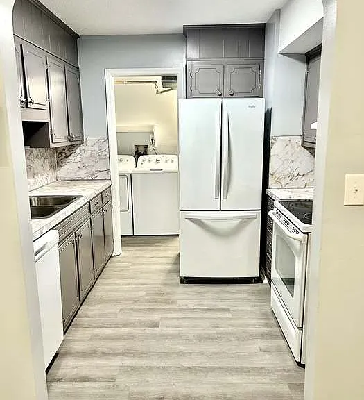 374 Seminole Trl — Photo 8