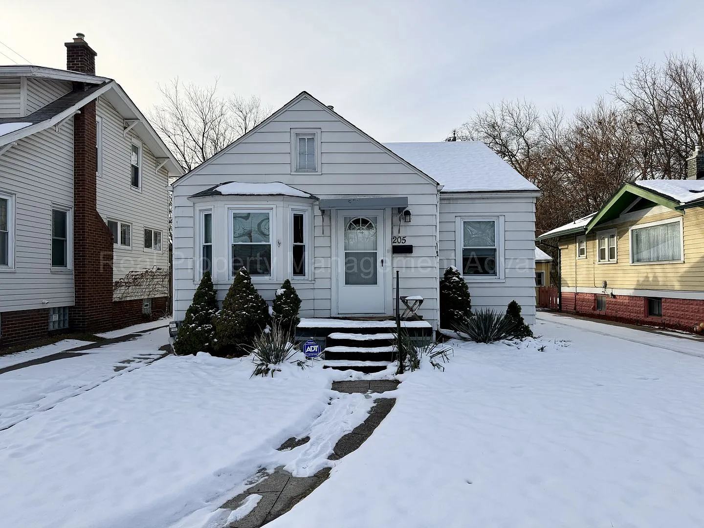 205 Laprairie St photo 1