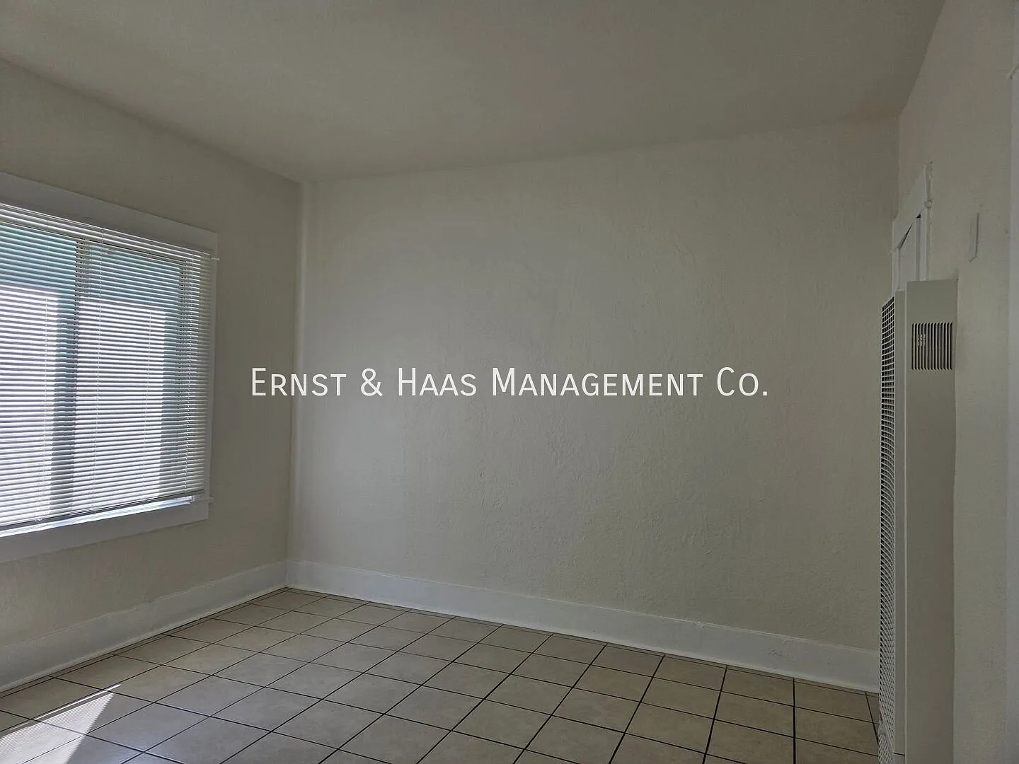 Fantastic Studio Apartment in Gated Building! — Photo 4